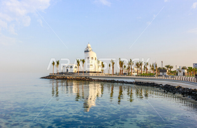 صورة لمسجد شاطئ الكورنيش في جدة بالمملكة العربية السعودية، الواجهة البحرية لكورنيش جدة، جمال الطبيعة في جدة، السياحة في السعودية