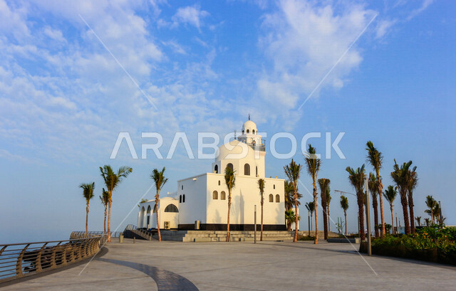 صورة لمسجد شاطئ الكورنيش في جدة بالمملكة العربية السعودية، الواجهة البحرية لكورنيش جدة، جمال الطبيعة في جدة، السياحة في السعودية
