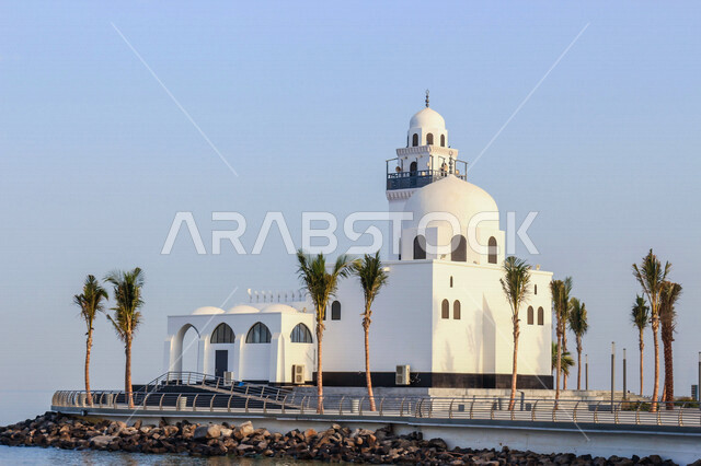 صورة لمسجد شاطئ الكورنيش في جدة بالمملكة العربية السعودية، الواجهة البحرية لكورنيش جدة، جمال الطبيعة في جدة، السياحة في السعودية