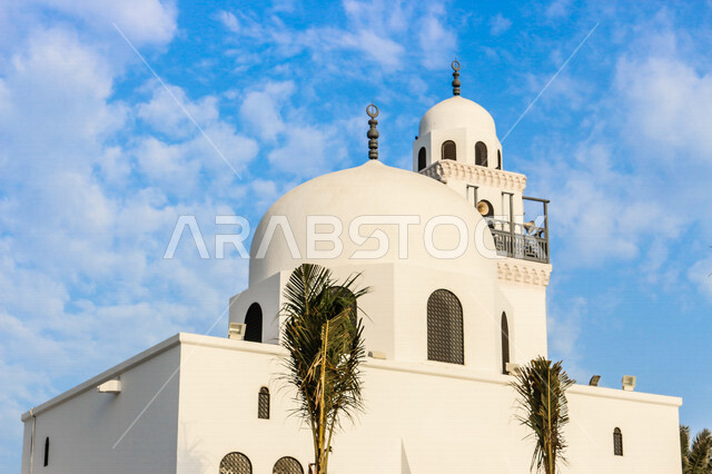 A picture of the Corniche Beach Mosque in Jeddah, Saudi Arabia, the waterfront of the Jeddah Corniche, the beauty of nature in Jeddah, the architecture of Saudi Arabia