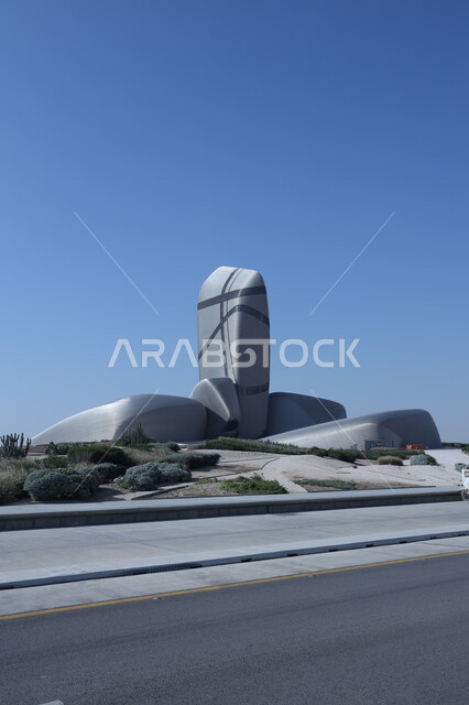  مركز إثراء منارة فكرية ومعلم سياحي مشهور, مركز الملك عبد العزيز الثقافي العالمي في مدينة الظهران، المراكز الثقافية الغنية بالعلم والمعرفة، مكاتب ومتاحف عصرية،الفن الهندسي المعماري للواجهة الخارجية للمبنى على الطراز الحديث في المملكة العربية السعودية