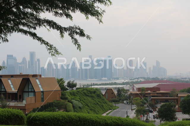  دمج التاريخ والتراث القطري مع الحياة المعاصرة في قرية كتارا الثقافية، النمو والتطور العمراني والتقدم الحضاري في دولة قطر، المباني والأبراج المبنية على الطراز الحديث، الهندسة المعمارية في إنشاء ناطحات السحاب الشاهقة في مدينة الدوحة، منارة للثقافة والفن والفكر 