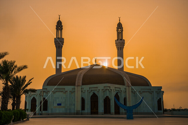 مسجد حسن عناني هو أحد المساجد الكبيرة بمدينة جدة ، يقع على كورنيش جدة ، معالم سياحية ، مناظر طبيعية و معمارية ، جمال المملكة العربية السعودية