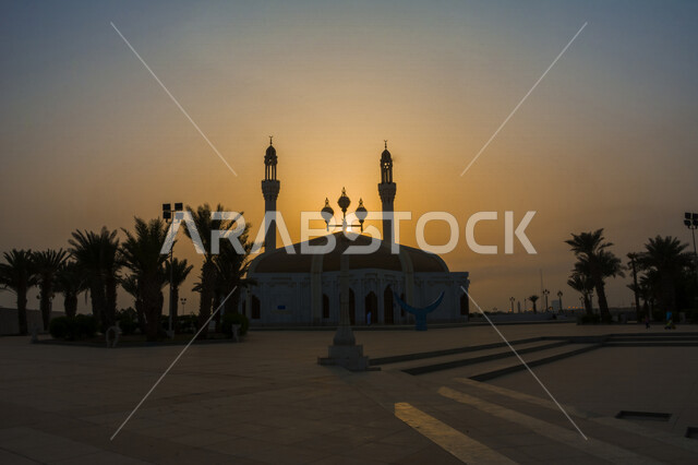 مسجد حسن عناني هو أحد المساجد الكبيرة بمدينة جدة ، يقع على كورنيش جدة ، معالم سياحية ، مناظر طبيعية و معمارية ، جمال المملكة العربية السعودية