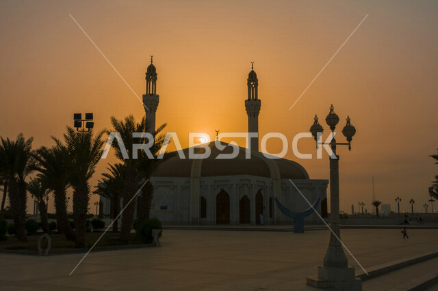 Hassan Anani Mosque is one of the large mosques in Jeddah, located on the Jeddah Corniche, tourist attractions, landscapes and architecture, the beauty of the Kingdom of Saudi Arabia