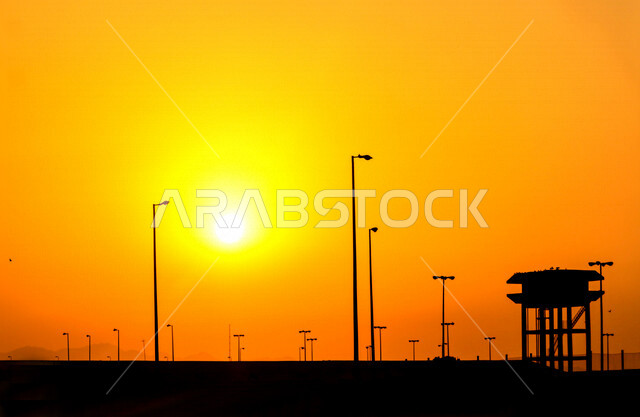 صورة ظلية لوقت الغروب، منظر طبيعي خلاب اثناء الغروب، جمال الطبيعة اثناء غروب الشمس