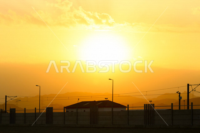 صورة ظلية لوقت الغروب، منظر طبيعي خلاب اثناء الغروب، جمال الطبيعة اثناء غروب الشمس