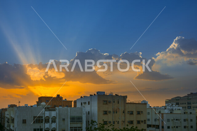 منظر غروب و شروق الشمس الذهبي في سماء مدينة جدة ، الأحياء السكنية العريقة في جدة ، الطبيعة الخلابة في المملكة العربية السعودية