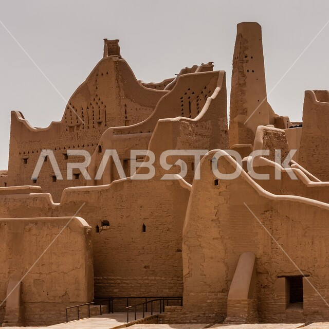 معالم أثرية تاريخية قديمة، المباني والبيوت الأثرية الطينية في الدرعية القديمة بمدينة الرياض، الفن الهندسي المعماري القديم لأسوار قصر سلوى في البجيري في حي الطريف، تأسيس الدولة السعودية الأولى 1727م، الأماكن السياحة التراثية في الممكلة العربية السعودية