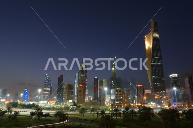 أبراج وناطحات السحاب في الليل، الفن الهندسي المعماري للأبراج وناطحات السحاب في دولة الكويت، الاهتمام في زراعة الاشجار والنباتات الخضراء، التطور والتقدم العمراني للمباني و المنشآت التجارية والسكنية
