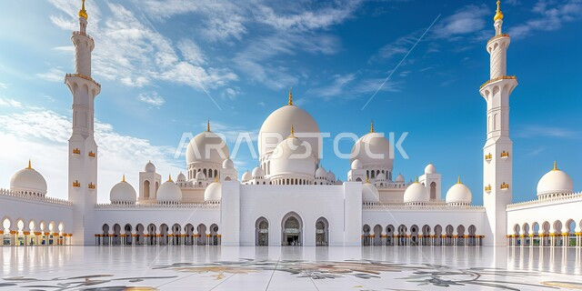 العبادة والطاعة والتقرب الى الله، الفن الهندسي المعماري لبناء المساجد في المملكة العربية السعودية، الديكورات والتصاميم الإسلامية، المآذن والقبب المبنية على الطراز العريق