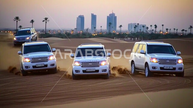 قيادة سيارة الدفع الرباعي ( التطعيس ) وسط الصحراء، مغامرات سفاري على الكثبان الرملية، أنشطة صحراوية ممتعة، مغامرة شيقة على الرمال الذهبية الناعمة في صحاري الامارات العربية المتحدة، الاستمتاع بممارسة الهوايات المفضلة