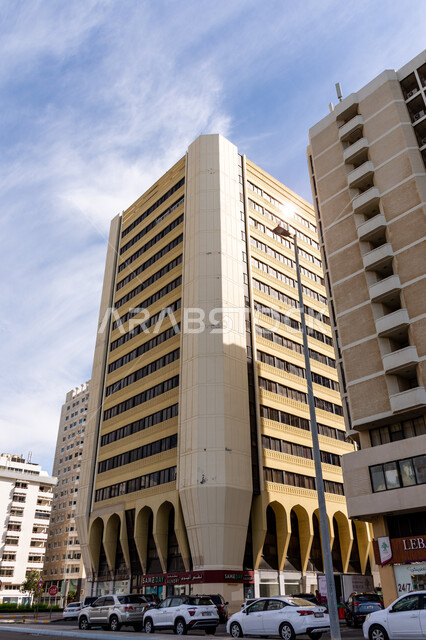 احركة المرور وسير السيارات في الشوارع والطرقات العامة، التطور والتقدم في بناء الأبراج وناطحات السحاب, المعالم السياحية المشهورة في الإمارات العربية المتحدة، أماكن جذب واستقطاب السائحين، الفن الهندسي المعماري الحديث للمباني السكنية والمنشآت التجارية