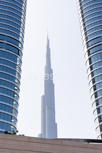 The famous Burj Khalifa in Dubai, the growth and urban development of towers and skyscrapers, the modern architectural art of buildings and facilities in the United Arab Emirates, famous landmarks and tourist places, attracting and attracting tourists from all over the world
