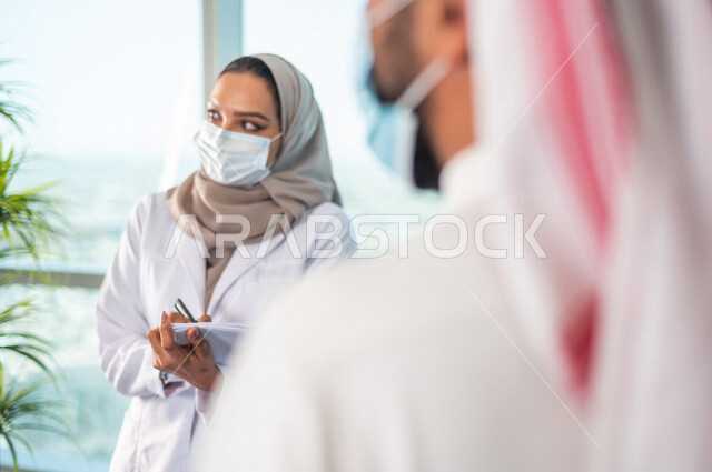 فريق طبي عربي خليجي سعودي، تبادل الاستشارات الطبية، العمل الجماعي للأطباء، الالتزام بالاجراءات الوقائية من فايروس كورونا، مفهوم الطب والرعاية الصحية