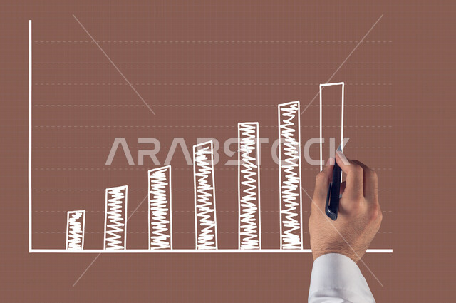 صورة مقربة ليد رجل عربي خليجي سعودي، دراسة السوق المالي والجدوة المالية، تحليل البيانات ورسمها بتقنية الهولوجرام، تخطيط وتحليل البيانات و المعلومات
