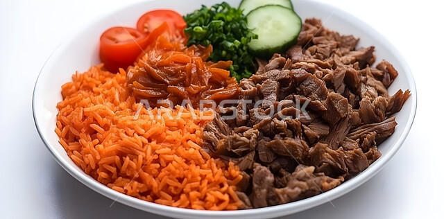 ولائم وأطباق عربية تقليدية شعبية، طبق من أرز الكبسة مع قطع اللحم المزين بالفلفل و البقدونس، وصفات الطعام الشهية، المأكولات والوجبات الشرقية، مطابخ ومطاعم المملكة العربية السعودية