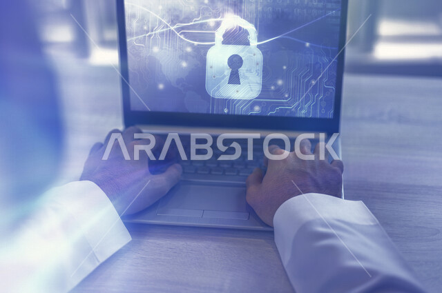 صوره مقربه ليد رجل عربي سعودي خليجي يعمل في نظام الامن السيبراني , ادارة المخاطر وامن المعلومات,  برامج حماية الاجهزه الذكيه.
