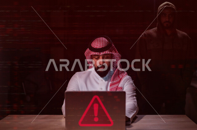 رجل اعمال عربي  خليجي سعودي، يعمل حماية الحاسوب المحمول من الهجمات الاكترونية، متسلل يعمل في مجال الاختراق الأمني، القدرة على اختراق حماية الأجهزة، الجرائم الالكترونية، تحذير من وجود فايروسات على الكمبيوتر