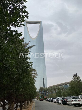 صورة لبرج المملكة في قلب العاصمة السعودية الرياض ، اطلالة ساحرة لمركز المملكة ، اماكن سياحية في المملكة العربية السعودية 