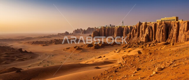 الآثار التاريخية المتشكلة على المنحدرات الجبلية، الصروح والقلاع الحجرية، سلسلة الجبال والتكوينات والتشكلات الصخرية في المناطق الصحراوية، الكثبان الرملية والوديان في البراري، اماكن سياحية مشهورة في المملكة العربية السعودية