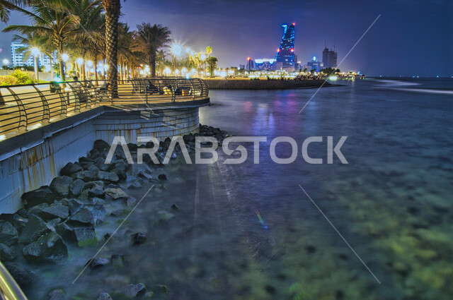 إطلالة جميلة على كورنيش جدة بالمملكة العربية السعودية ، واجهة جدة البحرية على سواحل البحر الأحمر غرب المملكة ، منظر ليلي لكورنيش جدة ، السياحة في السعودية ، المناظر الطبيعية الخلابة ، المعالم السياحية والساحلية في جدة