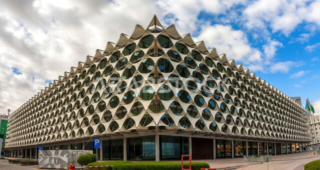 الفن الهندسي المعماري الخارجي لمكتبة الملك فهد في مدينة الرياض، المعالم الثقافية المشهورة, المكتبات والأبراج والمنشآت المعمارية في المملكة العربية السعودية