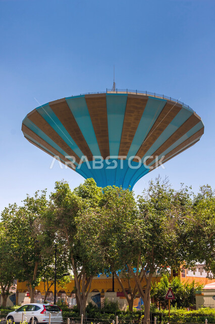 النمو العمراني والتطور لتنشيط حركة السياحة في المملكة, الفن الهندسي المعماري للمباني وناطحات السحاب والأبراج في السعودية, صورة لبرج المياه المخروطي في حديقة الوطن في حي المربع, أماكن ومعالم سياحية تراثية مشهورة في الرياض