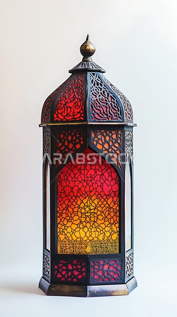  فوانيس وتحف اسلامية تقليدية للاحتفال بقدوم شهر الخير، فانوس باللون الاسود عربي معدني مزخرف مضيء، إضاءة وزينة شهر رمضان المبارك، مصابيح وأنوار في الأجواء الرمضانية الروحانية، خلفية بيضاء