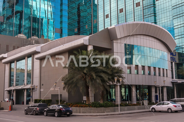 الفن الهندسي المعماري في تصميم مصرف الانماء بمدينة الرياض، المعالم الاقتصادية المشهورة، البنوك والمصارف والمراكز المالية، مفهوم الاستثمارات والتمويل في المملكة العربية السعودية، النهضة بالاقتصاد السعودي