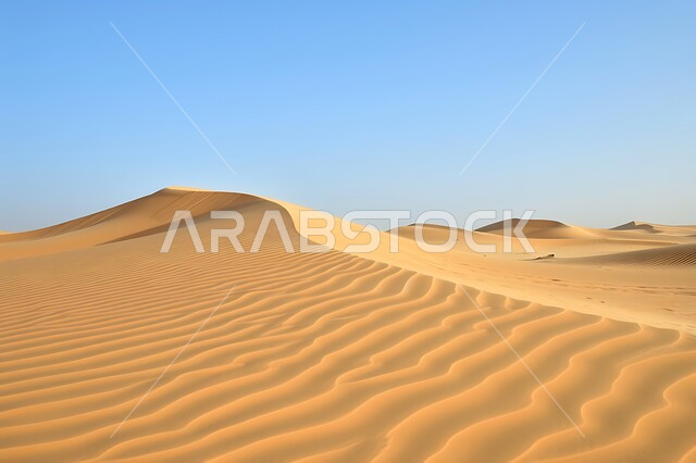 التشكيلات والكثبان الرملية الكثيفة في الصحراء, منظر الرمال الذهبية الناعمة, البيئة الجافة القاسية في صحاري المملكة العربية السعودية, التضاريس والتلال في المناطق الصحراوية