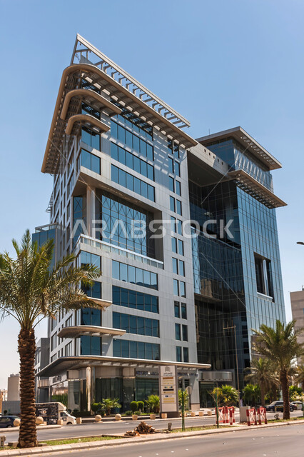 مفهوم إدارة حركة الاموال، المنشآت والشركات المالية في المملكة العربية السعودية، تقديم جميع أنواع خدمات التأمين، مبنى شركة المتوسط والخليج للتأمين التعاوني (ميدغلف) في مدينة الرياض