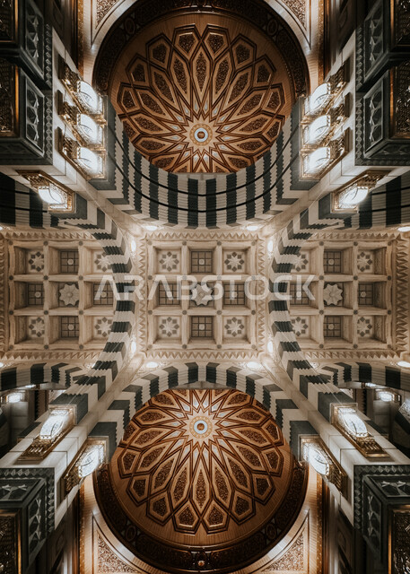 صورة من الداخل للقبب بديكورات وتصاميم داخلية على الطراز الاسلامي، آداء الصلوات في الحرم النبوي في المدينه المنوره, العبادة والتقرب الى الله، أماكن ومعالم دينية مقدسة في السعودية، الروضه المشرفه داخل المسجد النبوي الشريف
