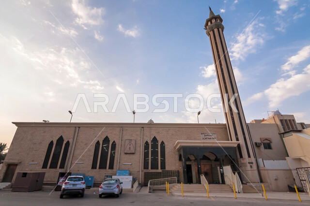  مسجد الفضة في مدينة الرياض, نداء المسلمين لأداء العبادات والفرائض, العبادة والتقرب إلى الله تعالى، أماكن ومعالم اسلامية مقدسة في العاصمة, الفن الهندسي المعماري لبناء المساجد في المملكة العربية السعودية