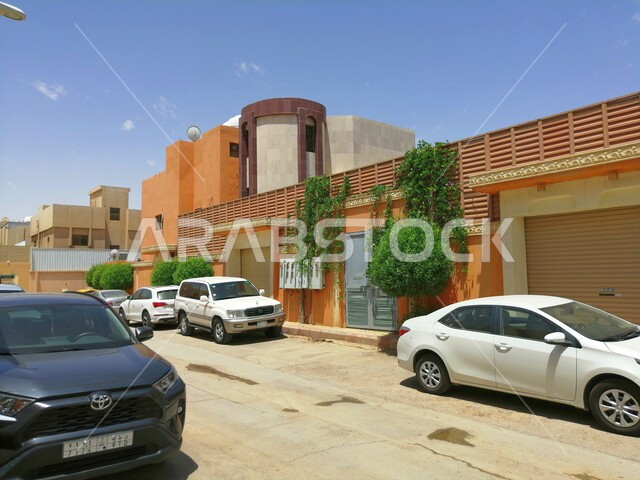 الفن الهندسي المعماري للمنشآت السكنية في المملكة العربيه السعودية, أماكن و معالم سياحيه, الحواري و الأحياء المشهورة, التصاميم الهندسية للفلل والمنازل في شارع علي بن حجاج في حي الملك فهد بالرياض