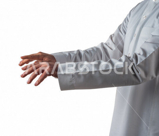 بورتريه ليد رجل خليجي سعودي يقوم بايماءات يد مختلفة، ايماءات تدل على استخدام شيء ما، النقر والضغط، حركة واشارات، خلفية بيضاء