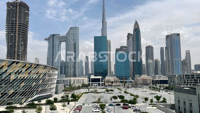 الفن الهندسي المعماري للأبراج, جذب واستقطاب السياح من انحاء العالم, النمو والتطور العمراني على ساحل الخليج العربي، الواجهة السياحية في الامارات العربية المتحدة، برج خليفة وسط ناطحات السحاب في مدينة دبي