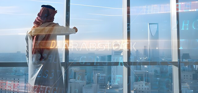 النوافذ والواجهات الزجاجية، صوره من الخلف لرجل عربي سعودي خليجي يرتدي الثوب التقليدي ينظر من النافذه, خلفية لوحه رقميه بتقنية الهولوجرام ثلاثية الأبعاد، تطوير الشركات والمشاريع الاقتصادية، الواجهة المطلة على أبراج المملكة, رؤية مستقبلية 2030