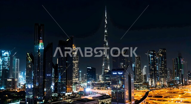الفن الهندسي المعماري على الطراز الحديث للأبراج وناطحات السحاب في مدينة دبي، معالم وأماكن سياحية مشهورة, المباني والمنشآت السكنية والتجارية المضيئة ليلا في الامارات العربية المتحدة, جذب واستقطاب السياح من أنحاء العالم, النمو والتطور العمراني على ساحل الخليج
