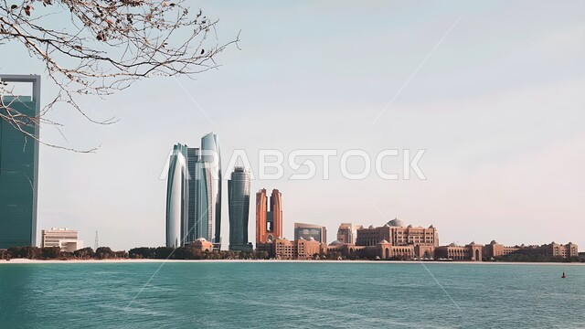الفن الهندسي المعماري للأبراج وناطحات السحاب في مدينة ابو ظبي, معالم وأماكن سياحية مشهورة, المباني والمنشآت السكنية والتجارية في الامارات العربية المتحدة، جذب واستقطاب السياح من أنحاء العالم، النمو والتطور العمراني على ساحل الخليج