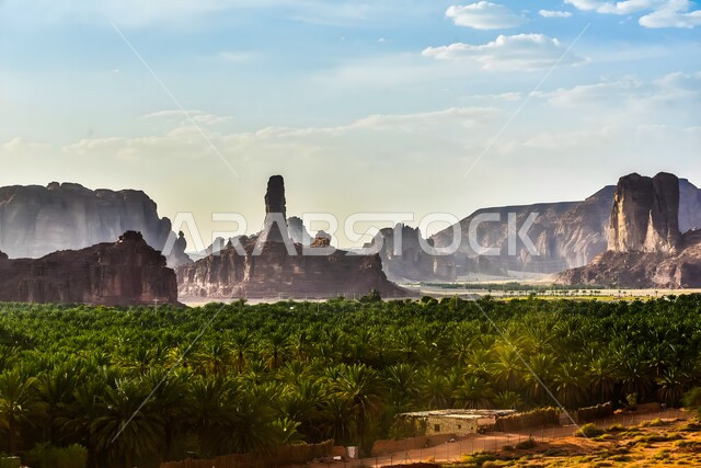 المعالم التاريخية والآثرية القديمة في مزرعة الواحة ،محافظة العلا في المملكة العربية السعودية ، مدن وأماكن سياحية طبيعية، الحقول والواحات الزراعية والنباتات الخضراء في جبال عسير، المرتفعات الجبلية والتكوينات الصخرية الطبيعية،  منظر السحب والغيوم البيضاء في السماء