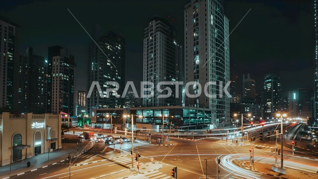 التطور والتقدم العمراني للمباني و المنشآت التجارية و السكنية، الفن الهندسي المعماري على الطراز الحديث للابراج وناطحات السحاب في مدينة الكويت ليلا، الطرق والشوارع الاسفلتية المعبدة، المعالم السياحية المشهورة