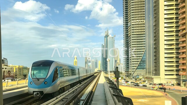 التطور والتقدم العمراني لأبراج ومباني مدينة دبي, معالم سياحية مشهورة, الفن الهندسي المعماري على الطراز الحديث والمتطور في دولة الإمارات العربية المتحدة، حركة النقل العام بترام دبي في محطة أبراج المارينا