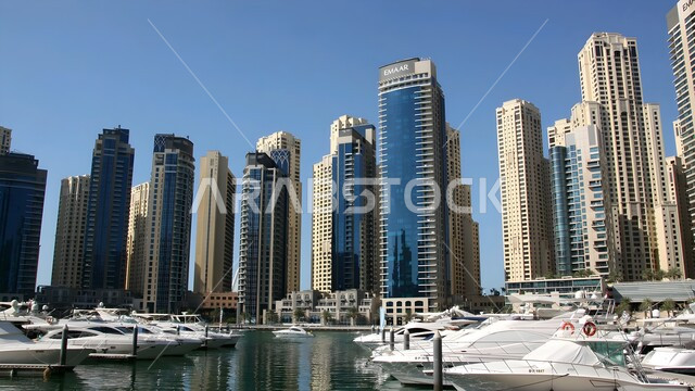 الفن الهندسي المعماري الحديث للمولات وناطحات السحاب الشاهقة، أبراج شركة إعمار العقارية، الواجهة السياحية في الإمارات العربية المتحدة، مراكز التسوق والمتاجر الفاخرة، مبنى دبي مارينا مول بإمارة دبي، اماكن الأنشطة العائلية الترفيهية