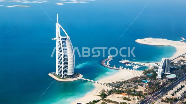 الأماكن السياحية المشهورة، الفن الهندسي المعماري على الطراز الحديث للأبراج وناطحات السحاب المطلة على البحر، فندق برج العرب في مدينة دبي، معالم جذب واستقطاب السياح من شتى انحاء العالم، التطور والتقدم العمراني في الامارات العربية المتحدة
