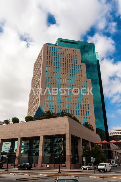 الفن الهندسي المعماري للمنشآت وناطحات السحاب في مدينة الرياض, مبنى برج مكاتب التعاونية, العمل على تنمية وتطور الأبراج والمباني, أماكن ومعالم مشهورة في المملكة العربية السعودية, منظر الغيوم في السماء