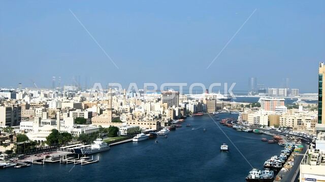 الفن الهندسي المعماري المتطور للمنشآت التجارية والسكنية، النمو والتقدم العمراني للأبراج وناطحات السحاب المطلة على مرسى اليخوت في مارينا دبي، المناطق والمعالم الساحلية السياحية المشهورة في الإمارات العربية المتحدة