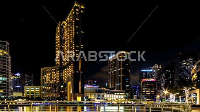 الفن الهندسي المعماري للأبراج وناطحات السحاب المطلة على البحر في  مارينا دبي، الفنادق والمنتجعات المضيئة ليلا في الامارات العربية المتحدة، مناطق جذب واستقطاب السائحين، معالم وأماكن ساحلية سياحية مشهورة