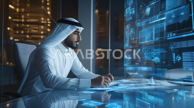الجلوس بتعابير الثقة بالنفس, صورة مقربة لرجل اعمال عربي خليجي سعودي يرتدي الثوب مع الغترة يجلس على المكتب وامامه شاشة  هولوجرامية مضيئة ضخمة, دمج التقنية المتطورة مع العمل