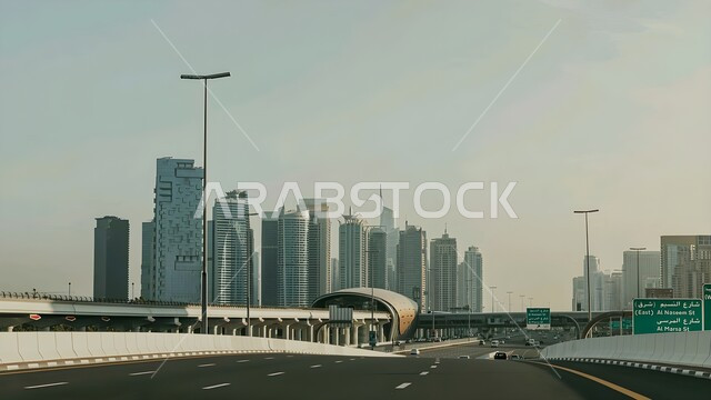 النهضة العمرانية في البناء والشوارع في الامارات العربية المتحدة, الطرق والمواصلات العامة, معالم سياحية مشهورة, التطور والتقدم العمراني على الطراز الحديث والمتطور لبناء الابراج وناطحات السحاب في امارة دبي
